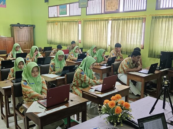 Bukan Sekadar Ujian: TKA di MTsN 2 Surakarta Jadi Ruang Belajar Tentang Usaha dan Integritas