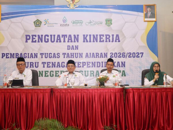 Kepala Kantor Kemeterian Agama Kota Surakarta Berikan Penguatan Kinerja ASN kepada GTK MTsN 2 Surakarta