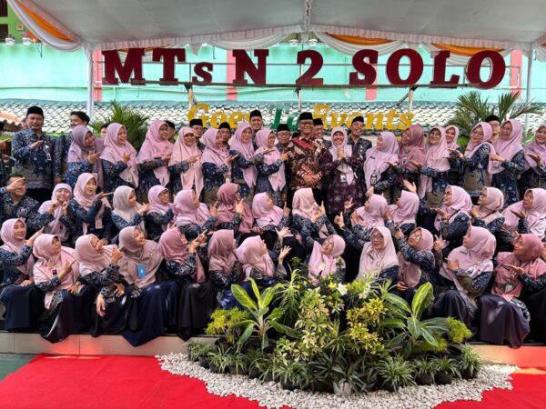 Pemimpin Baru, Energi Baru: Serah Terima Kepala MTsN 2 Surakarta Diwarnai Harapan Kuat untuk Kemajuan Madrasah
