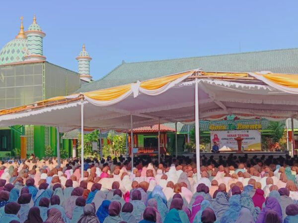 Ketuk Pintu Langit: Ikhtiar Spiritual Warga MTsN 2 Surakarta Lewat Shalat Dhuha dan Shalat Istisqa untuk Pulihkan Bumi